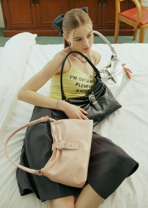 Ribbon hobo buckle shoulder bag リボンホーボーバックルショルダーバッグ Ribbon hobo buckle shoulder bag リボンホーボーバックルショルダーバッグ