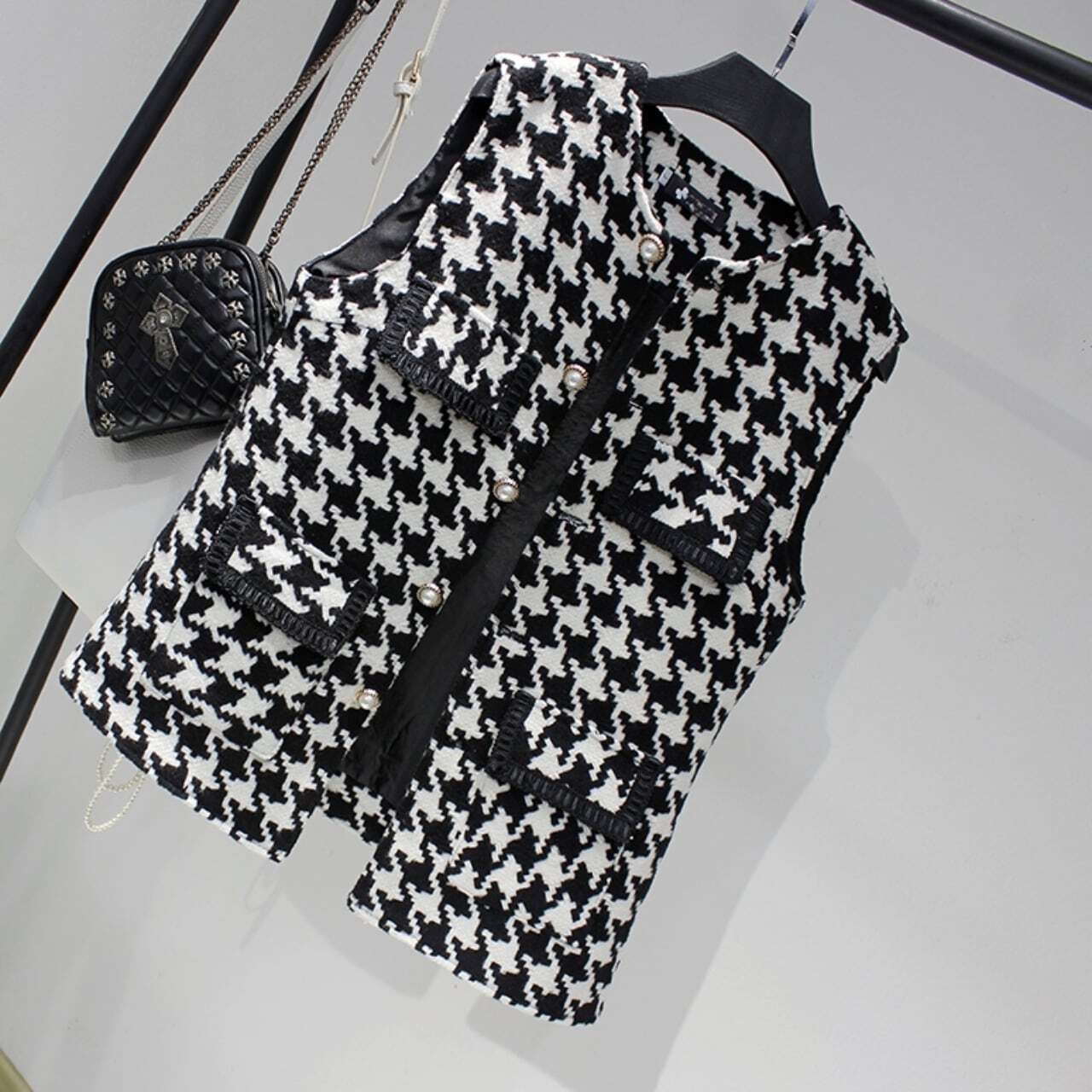 レディース 千鳥格子柄ツイードジレ ノースリーブ パールボタン バイカラー モノトーン 大人可愛い ママコーデ ママファッション 韓国系 オルチャン 人気 トレンド 新作 20代 30代 40代 きれ
