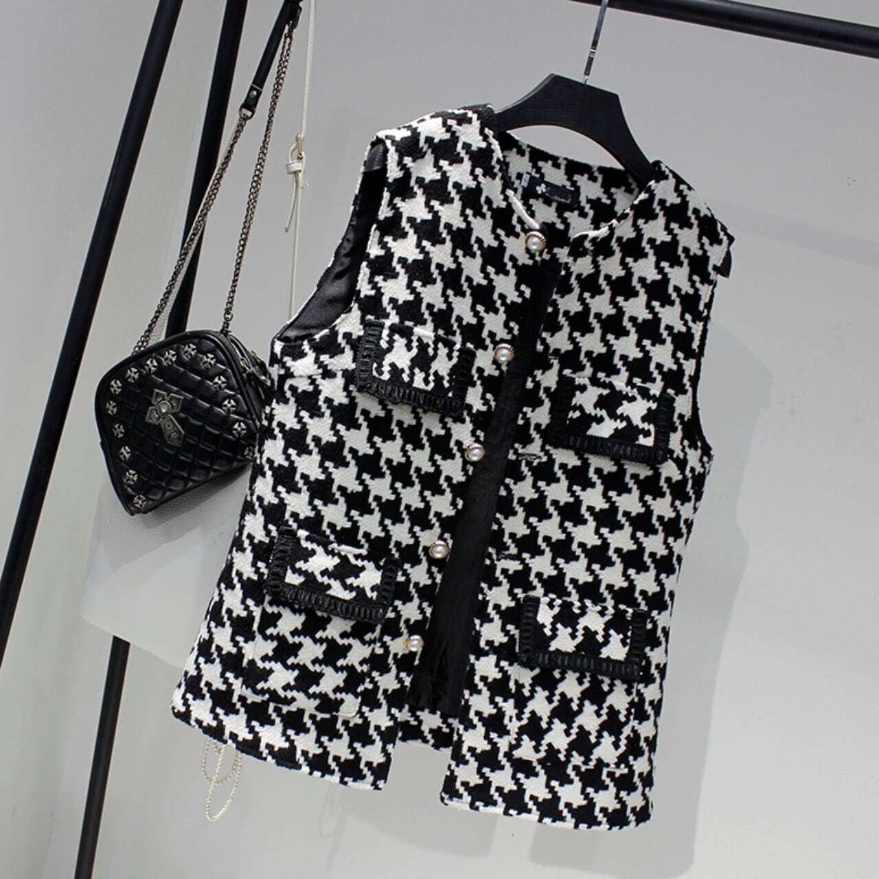 レディース 千鳥格子柄ツイードジレ ノースリーブ パールボタン バイカラー モノトーン 大人可愛い ママコーデ ママファッション 韓国系 オルチャン 人気 トレンド 新作 20代 30代 40代 きれ