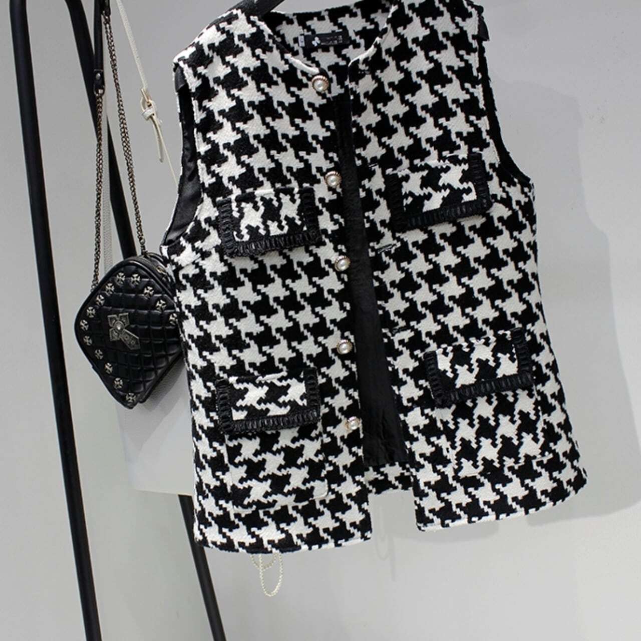 レディース 千鳥格子柄ツイードジレ ノースリーブ パールボタン バイカラー モノトーン 大人可愛い ママコーデ ママファッション 韓国系 オルチャン 人気 トレンド 新作 20代 30代 40代 きれ