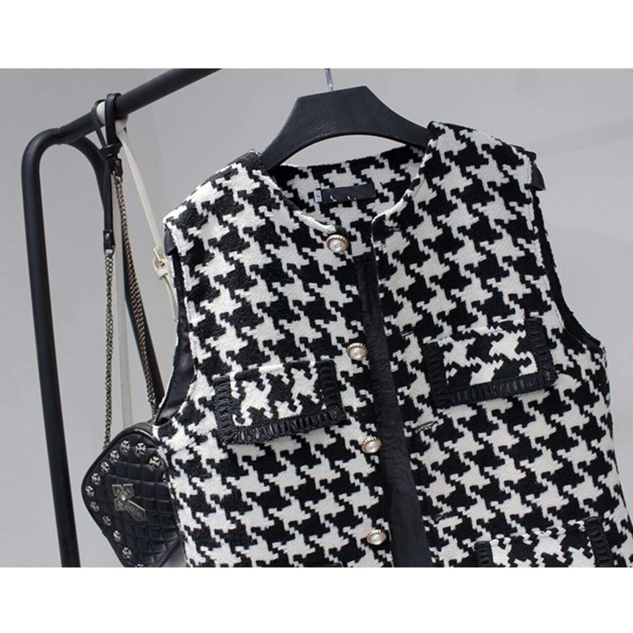 レディース 千鳥格子柄ツイードジレ ノースリーブ パールボタン バイカラー モノトーン 大人可愛い ママコーデ ママファッション 韓国系 オルチャン 人気 トレンド 新作 20代 30代 40代 きれ