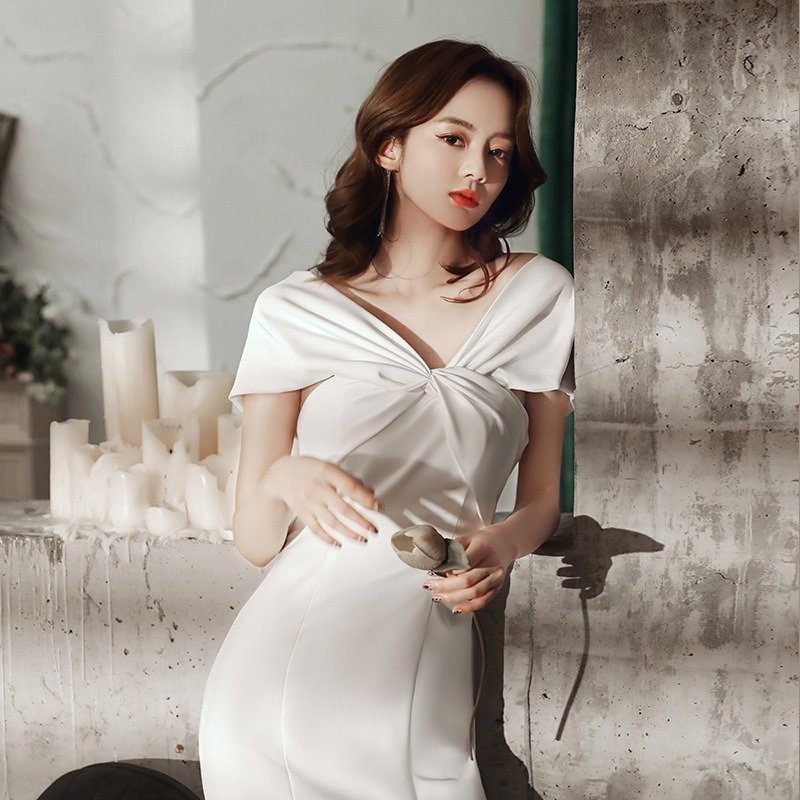 ウェディングドレス 白 パーティードレス オフショルダー 露背 結婚式 ドレス ノースリーブ 白 シンプル 無地 ワンピース 二次会 披露宴 前撮り後撮り ビーチフォト花嫁ドレス エンパイア