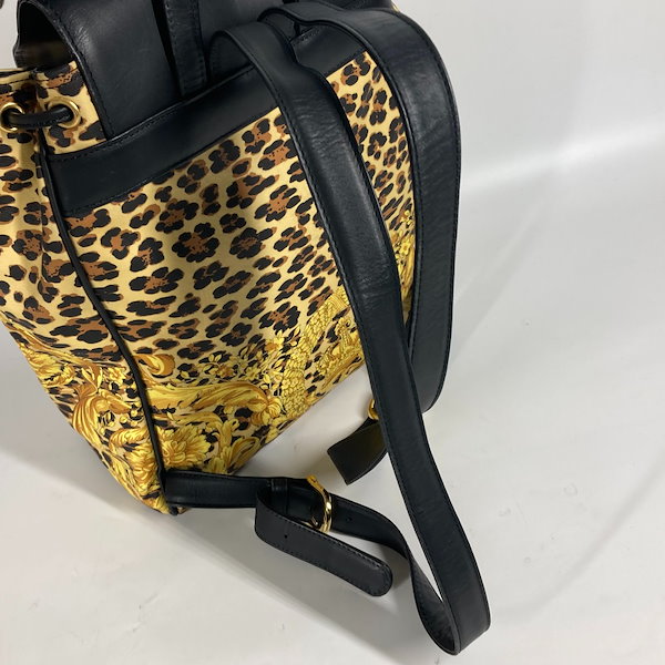 Qoo10] VERSACE リュックサック レオパード 豹柄 ヒョウ