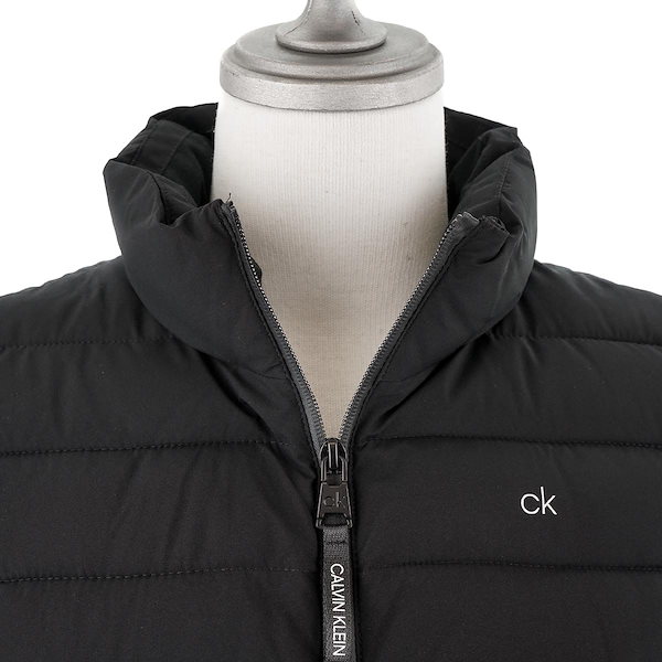 Qoo10] Calvin Klein 中綿ベスト CM155480 PUFFE