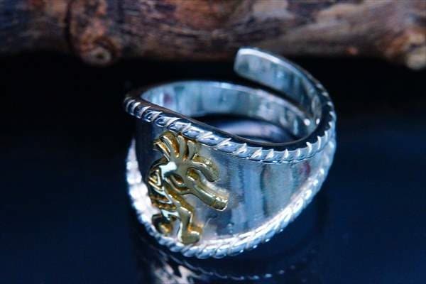 インディアンジュエリー ココペリ 精霊 スパイラル 水 旋風 縄目 ゴールド シルバー925 フリーサイズ メンズ リング インディアンジュエリー ココペリ 精霊 スパイラル 水 旋風 縄目 ゴールド シルバー925 フリーサイズ メンズ リング