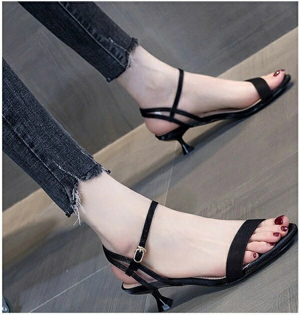 サンダル レディース かかとあり ヒールサンダル ピンヒール アンクルストラップ ストラップ ハイヒール アンクルベルト ベルト付き ヒール4cm 可愛い かわいい おしゃれ 美脚 ガーリー 調節可能 サンダル レディース かかとあり ヒールサンダル ピンヒール アンクルストラップ ストラップ ハイヒール アンクルベルト ベルト付き ヒール4cm 可愛い かわいい おしゃれ 美脚 ガーリー 調節可能