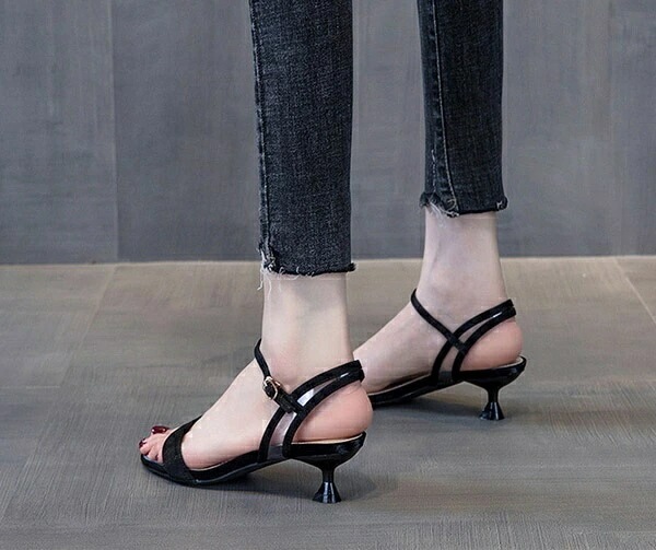 サンダル レディース かかとあり ヒールサンダル ピンヒール アンクルストラップ ストラップ ハイヒール アンクルベルト ベルト付き ヒール4cm 可愛い かわいい おしゃれ 美脚 ガーリー 調節可能 サンダル レディース かかとあり ヒールサンダル ピンヒール アンクルストラップ ストラップ ハイヒール アンクルベルト ベルト付き ヒール4cm 可愛い かわいい おしゃれ 美脚 ガーリー 調節可能
