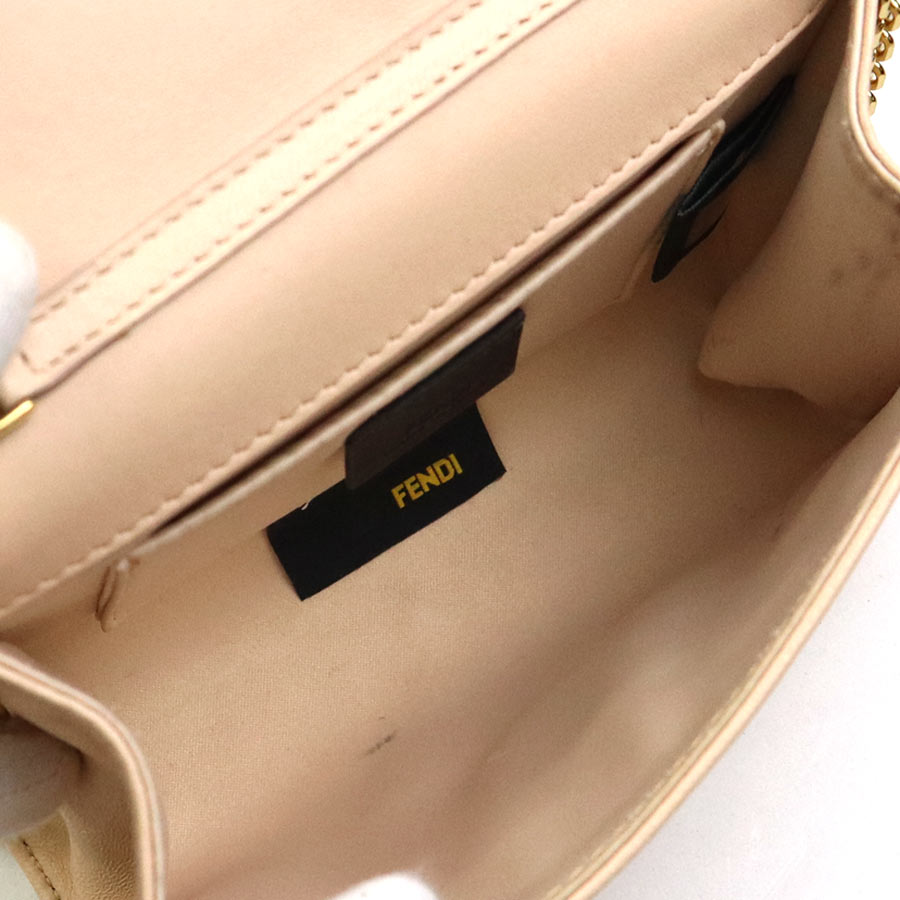 フェンディ FENDI 斜め掛けショルダーバッグ レザー/メタル ピンクベージュ/ゴールド レディース 8M0322-K47 w1044a フェンディ FENDI 斜め掛けショルダーバッグ レザー/メタル ピンクベージュ/ゴールド レディース 8M0322-K47 w1044a