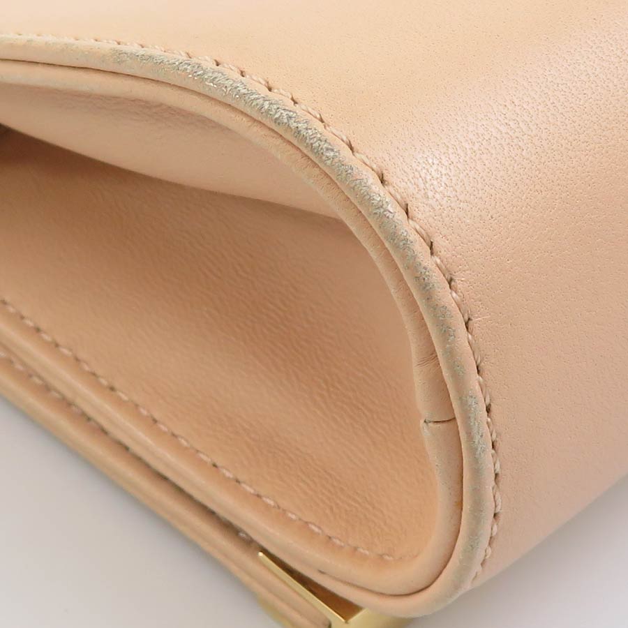 フェンディ FENDI 斜め掛けショルダーバッグ レザー/メタル ピンクベージュ/ゴールド レディース 8M0322-K47 w1044a フェンディ FENDI 斜め掛けショルダーバッグ レザー/メタル ピンクベージュ/ゴールド レディース 8M0322-K47 w1044a