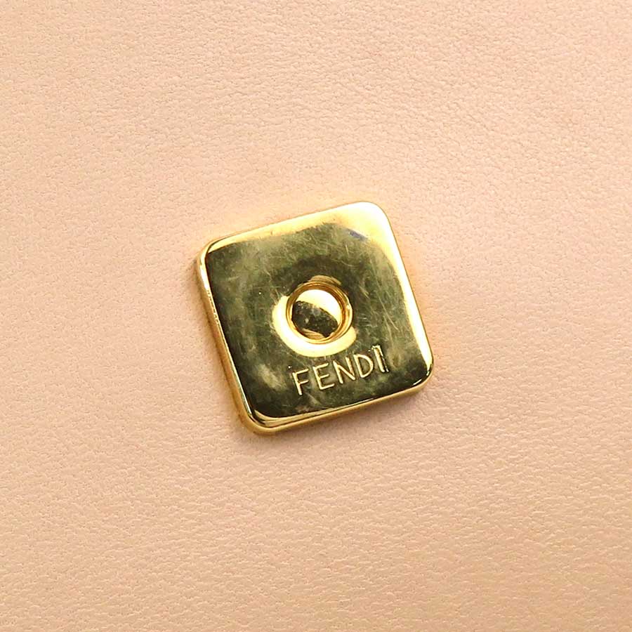 フェンディ FENDI 斜め掛けショルダーバッグ レザー/メタル ピンクベージュ/ゴールド レディース 8M0322-K47 w1044a フェンディ FENDI 斜め掛けショルダーバッグ レザー/メタル ピンクベージュ/ゴールド レディース 8M0322-K47 w1044a