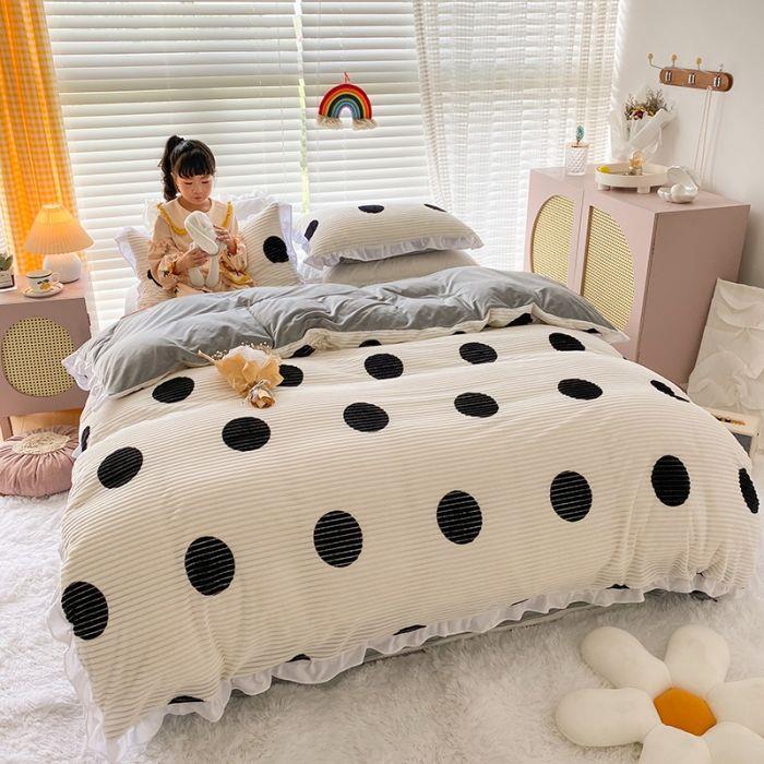 [送料無料]4ピースフランネル黒と白の水玉模様のベッドカバーベッドシーツ/キルトカバー布団カバー/ベッドの裏地