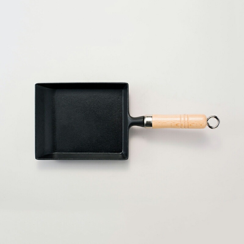 【メーカー正規品】岩鋳 南部鉄器 玉子焼(木柄付) /日本製 国産品 鋳物 鉄製品 目玉焼き器 卵焼き フライパン IH対応 直火 電磁調理器 鉄分補給 健康 家庭 ふっくら 玉子焼き 木製ハンドル