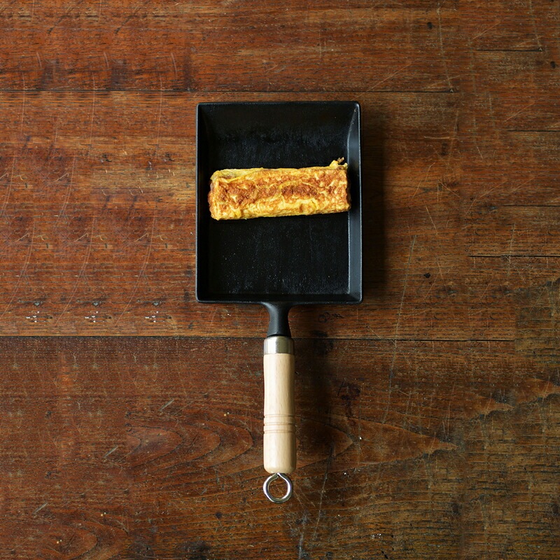 【メーカー正規品】岩鋳 南部鉄器 玉子焼(木柄付) /日本製 国産品 鋳物 鉄製品 目玉焼き器 卵焼き フライパン IH対応 直火 電磁調理器 鉄分補給 健康 家庭 ふっくら 玉子焼き 木製ハンドル