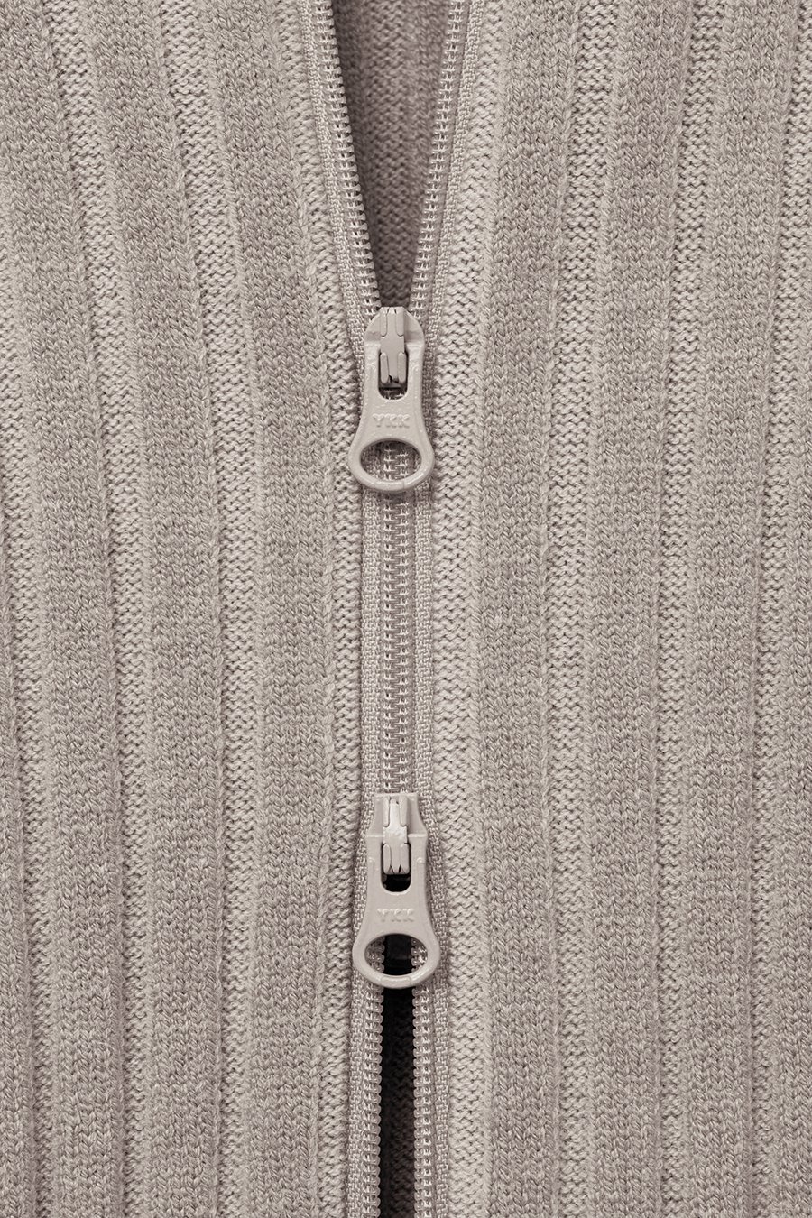 【INSILENCE】[WOMEN] DUAL COLOR KNITWEAR ZIP-UP : ASH BEIGE