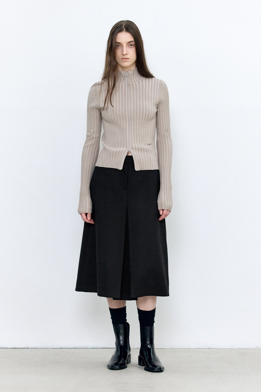 【INSILENCE】[WOMEN] DUAL COLOR KNITWEAR ZIP-UP : ASH BEIGE