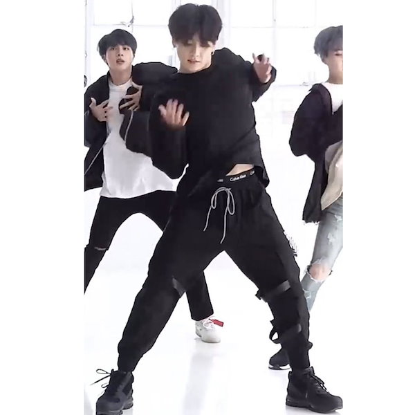 Qoo10] btsジョングク着 [LAUL正品] T