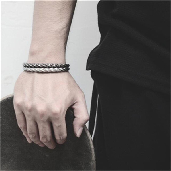 ツイストアンティークステンレスバングル シンプル 古びた雰囲気 銀色 腕輪 アームレット 男性 高級 メンズ レディース 二の腕 金属アレルギー 手首 ステンレスブレス stb00-00-0199 ツイストアンティークステンレスバングル シンプル 古びた雰囲気 銀色 腕輪 アームレット 男性 高級 メンズ レディース 二の腕 金属アレルギー 手首 ステンレスブレス stb00-00-0199