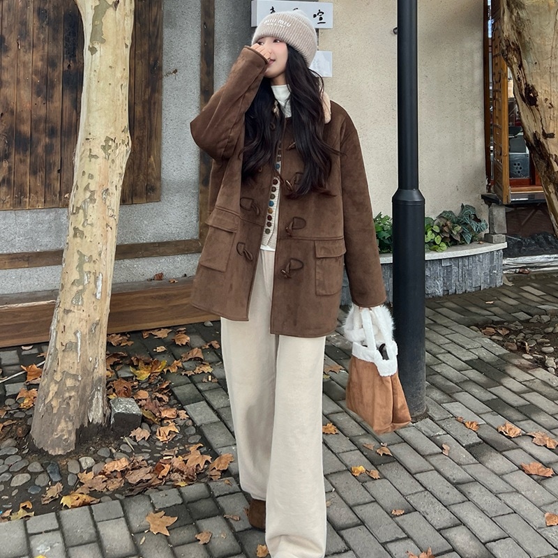 レトロカレッジスタイル牛角バックルファーコート2024新しいファッショナブルな小さなラムウールコットンジャケット