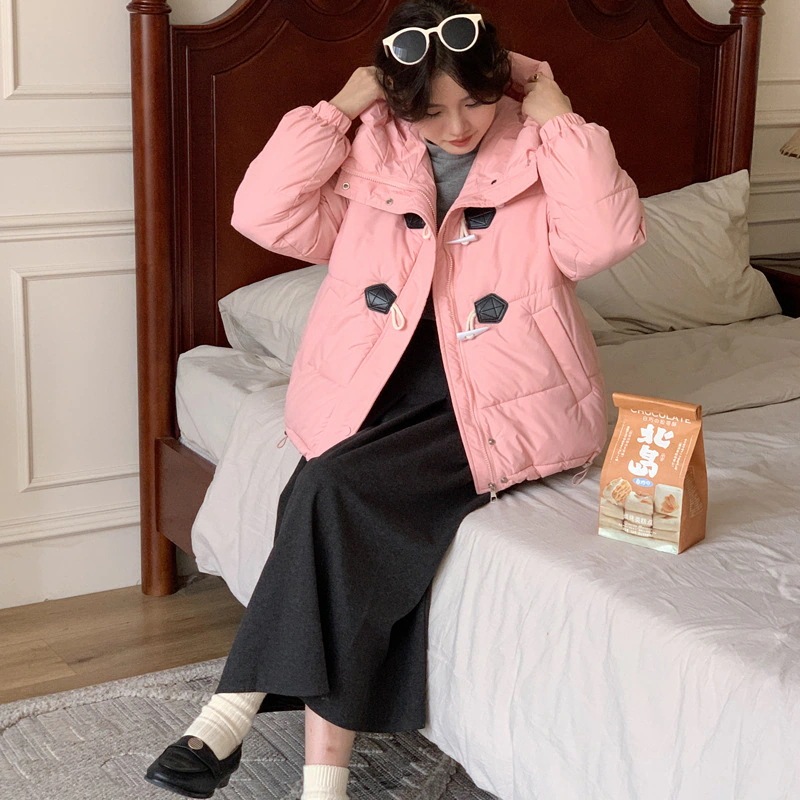 牛角ボタンダウン綿服女2024新型ショートタイプ保温フード付き綿服パン服甘い小柄