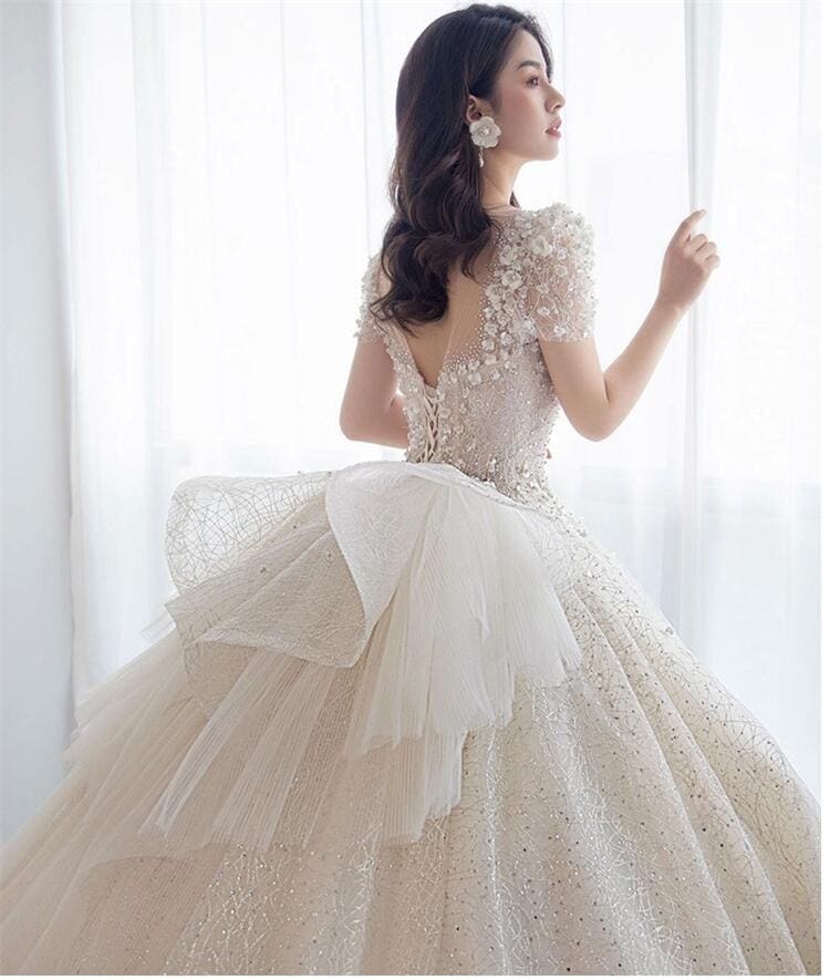 ホワイト ウェディングドレスウェディングドレス 半袖花がら Aライン 編み上げタイプ 撮影 披露宴 ホワイト ウェディングドレスウェディングドレス 半袖花がら Aライン 編み上げタイプ 撮影 披露宴