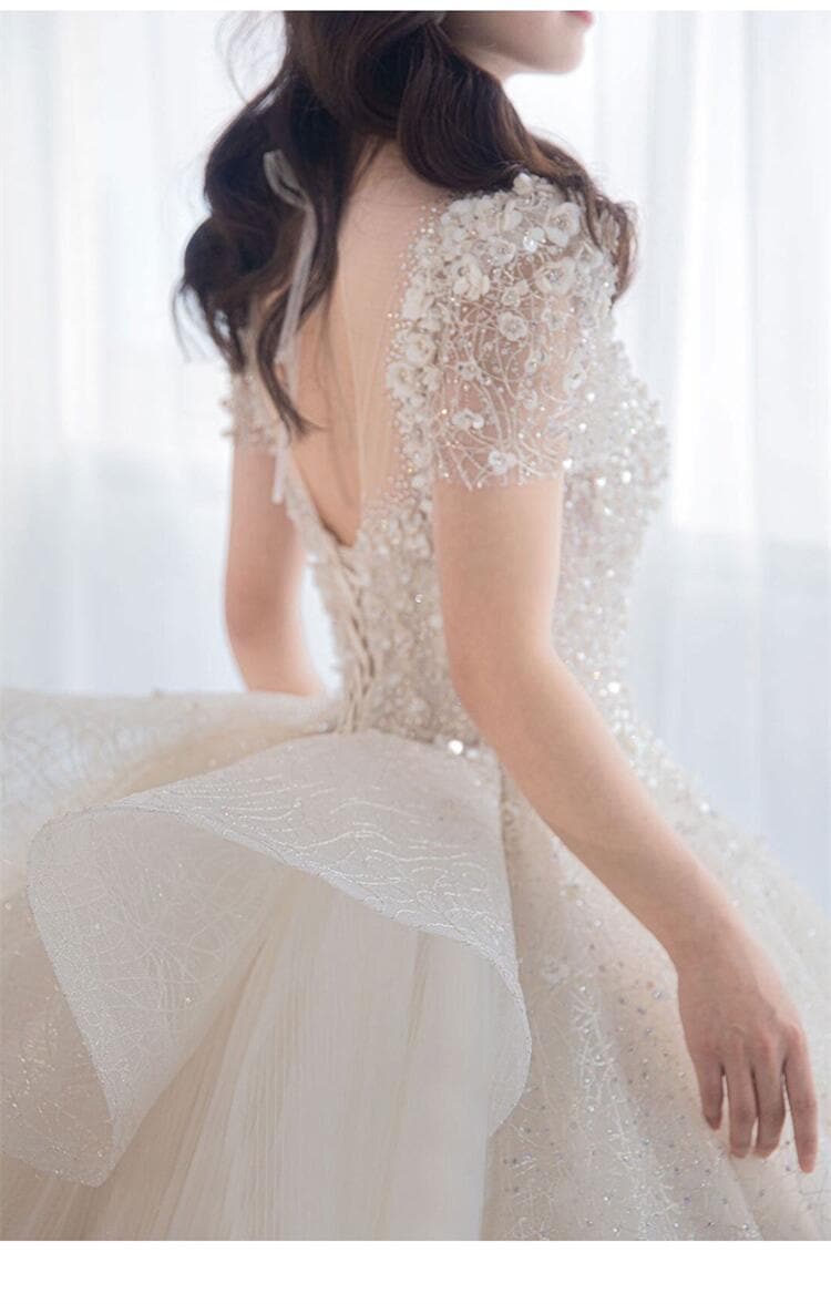 ホワイト ウェディングドレスウェディングドレス 半袖花がら Aライン 編み上げタイプ 撮影 披露宴 ホワイト ウェディングドレスウェディングドレス 半袖花がら Aライン 編み上げタイプ 撮影 披露宴