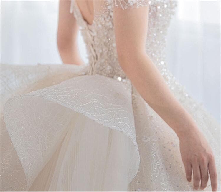 ホワイト ウェディングドレスウェディングドレス 半袖花がら Aライン 編み上げタイプ 撮影 披露宴 ホワイト ウェディングドレスウェディングドレス 半袖花がら Aライン 編み上げタイプ 撮影 披露宴