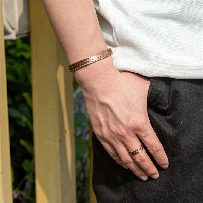 純銅製ジュエリー 純銅磁気ブレスレット エネルギーマグネット付き 磁気ブレスレット 磁気リング 指輪 バングル 健康 効果 アクセサリー ストレス解消 減量 痩身 調節可能 健康エネルギー 高磁石 瞑 純銅製ジュエリー 純銅磁気ブレスレット エネルギーマグネット付き 磁気ブレスレット 磁気リング 指輪 バングル 健康 効果 アクセサリー ストレス解消 減量 痩身 調節可能 健康エネルギー 高磁石 瞑