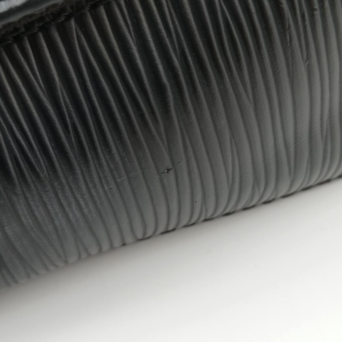 ルナブラックエピ×レザーM42674SN3146中古 ルナブラックエピ×レザーM42674SN3146中古