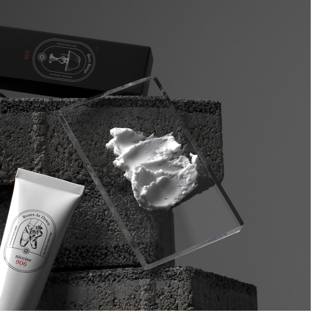 パフューム ハンドクリーム 50ml/ プレゼントにもok!/韓国人気 / 香水のような香り / 保湿ケア / フレッシュ / 韓国コスメ/シアバター/香水ブランド/ギフト/韓コス/デイリー/香