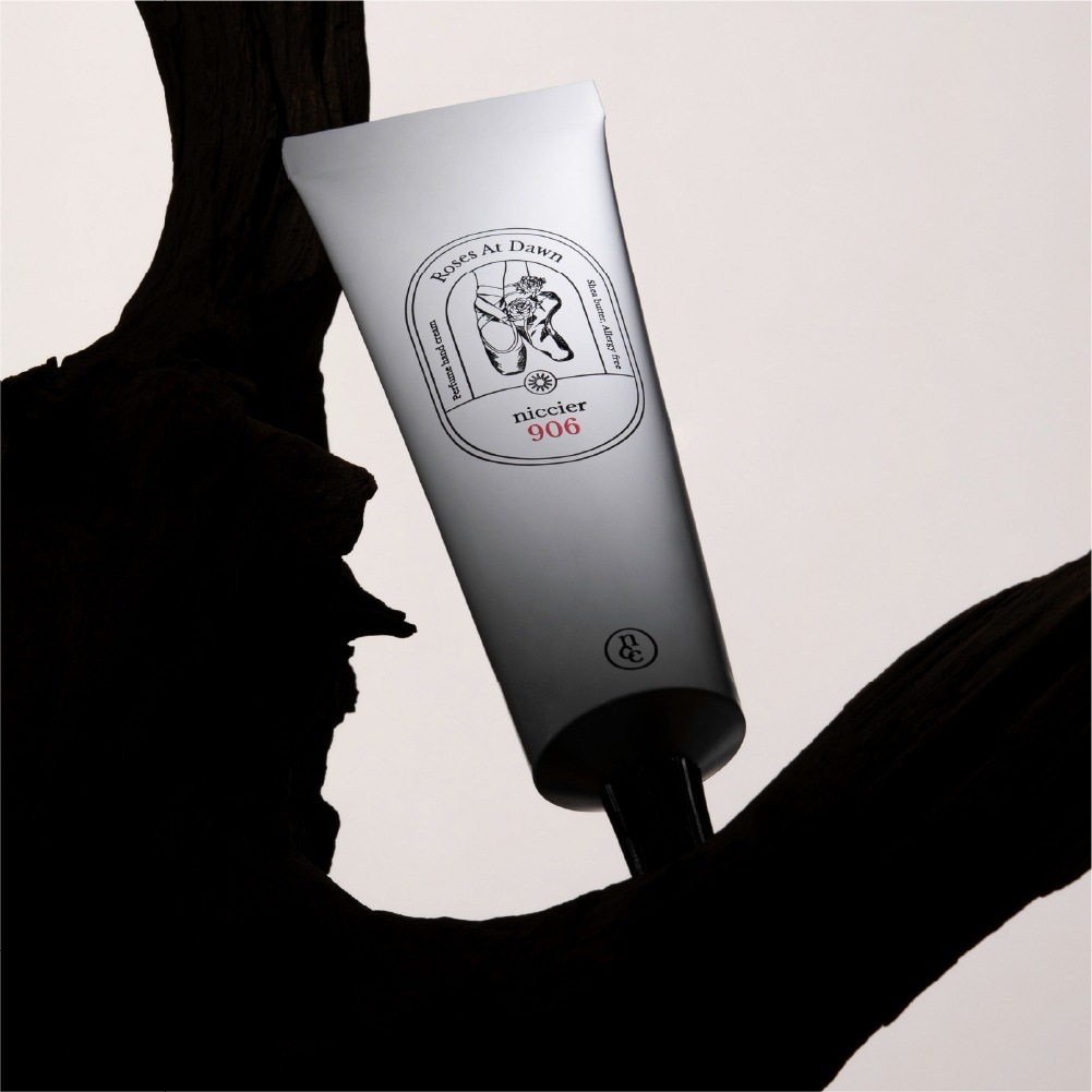 パフューム ハンドクリーム 50ml/ プレゼントにもok!/韓国人気 / 香水のような香り / 保湿ケア / フレッシュ / 韓国コスメ/シアバター/香水ブランド/ギフト/韓コス/デイリー/香