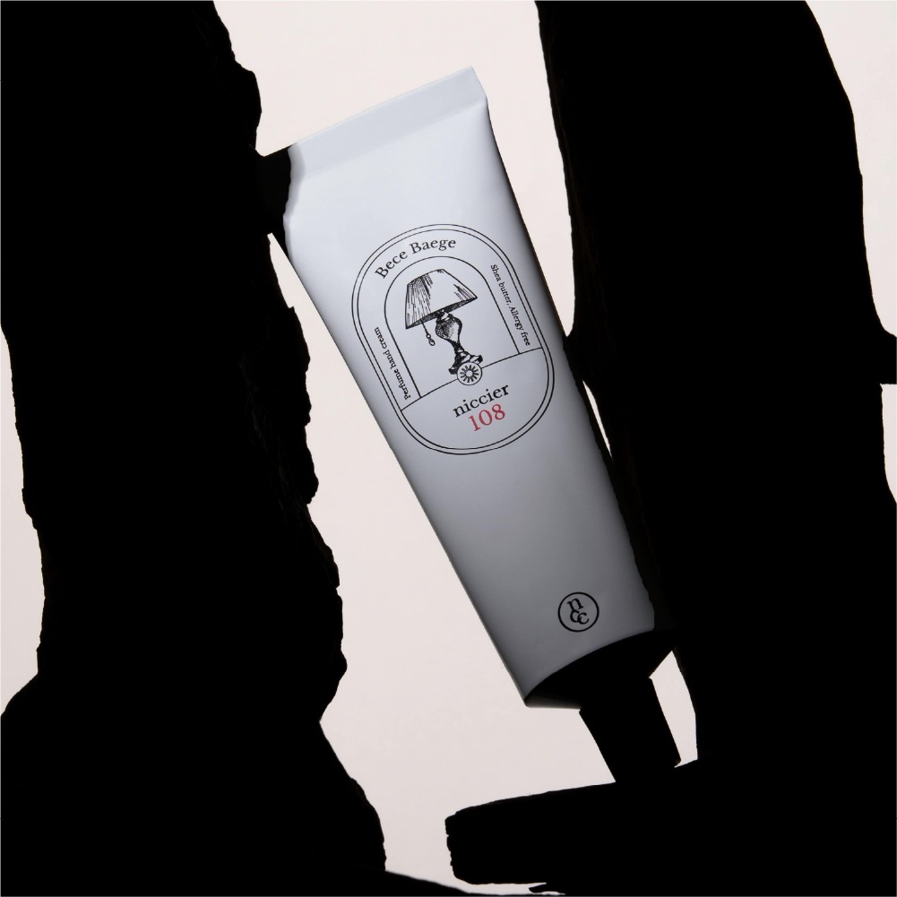 パフューム ハンドクリーム 50ml/ プレゼントにもok!/韓国人気 / 香水のような香り / 保湿ケア / フレッシュ / 韓国コスメ/シアバター/香水ブランド/ギフト/韓コス/デイリー/香