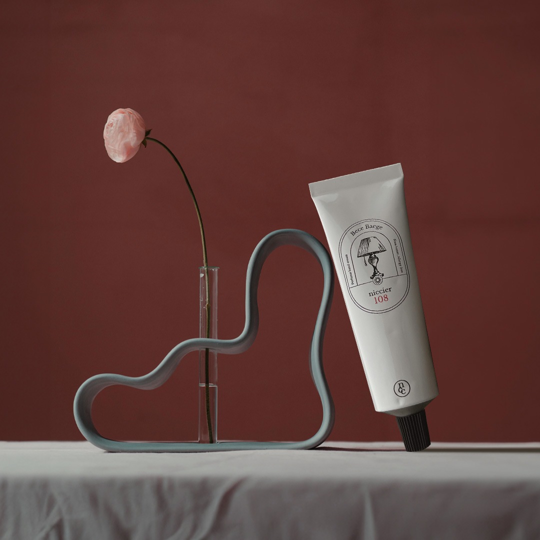 パフューム ハンドクリーム 50ml/ プレゼントにもok!/韓国人気 / 香水のような香り / 保湿ケア / フレッシュ / 韓国コスメ/シアバター/香水ブランド/ギフト/韓コス/デイリー/香