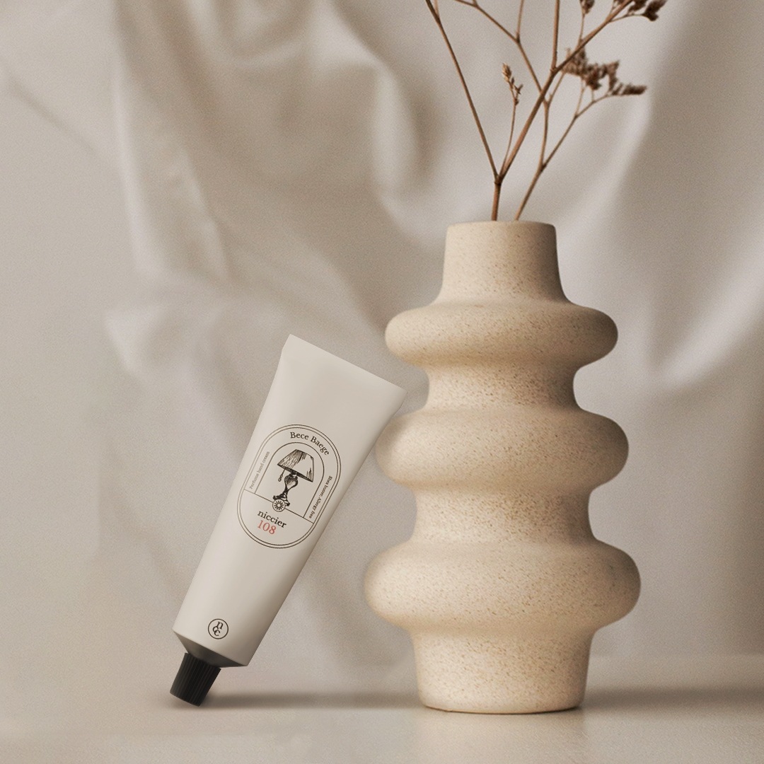 パフューム ハンドクリーム 50ml/ プレゼントにもok!/韓国人気 / 香水のような香り / 保湿ケア / フレッシュ / 韓国コスメ/シアバター/香水ブランド/ギフト/韓コス/デイリー/香