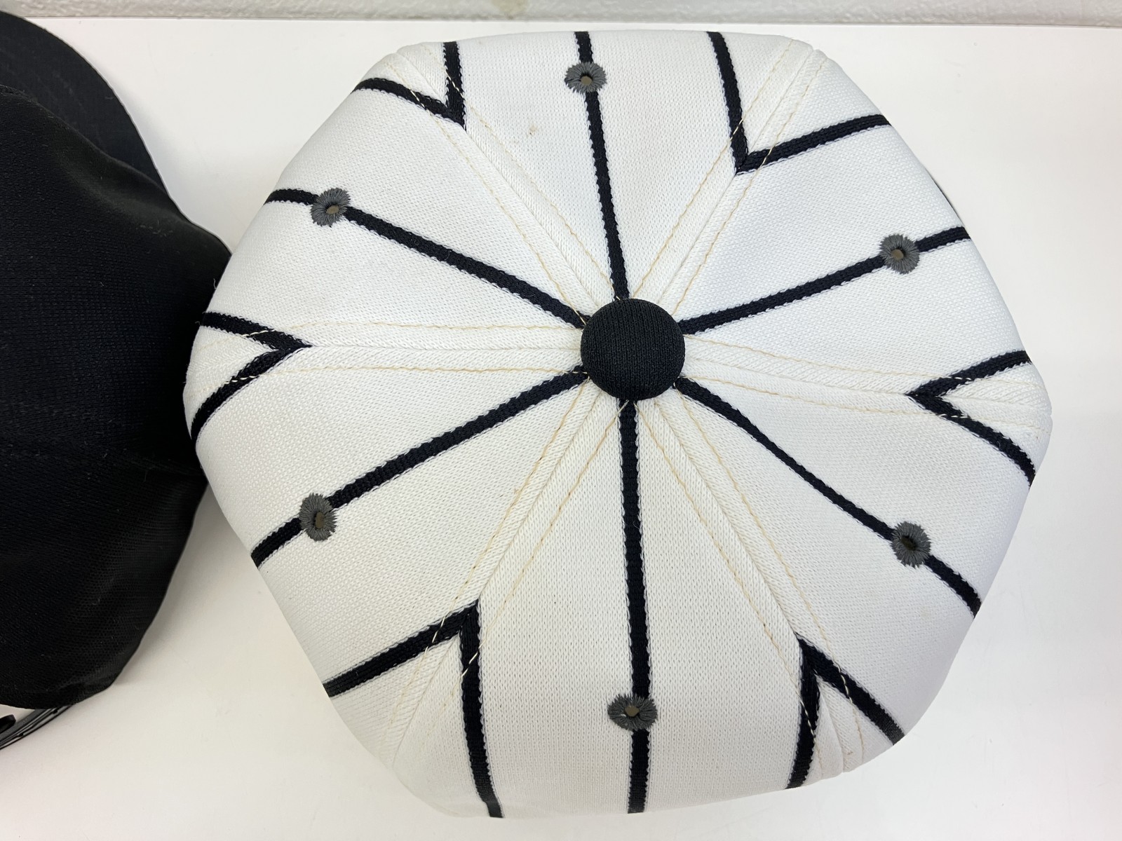 Hanshin Tigers 阪神タイガース 中央帽子 キャップ ブラック【中古】 ユニセックス Hanshin Tigers 阪神タイガース 中央帽子 キャップ ブラック【中古】 ユニセックス