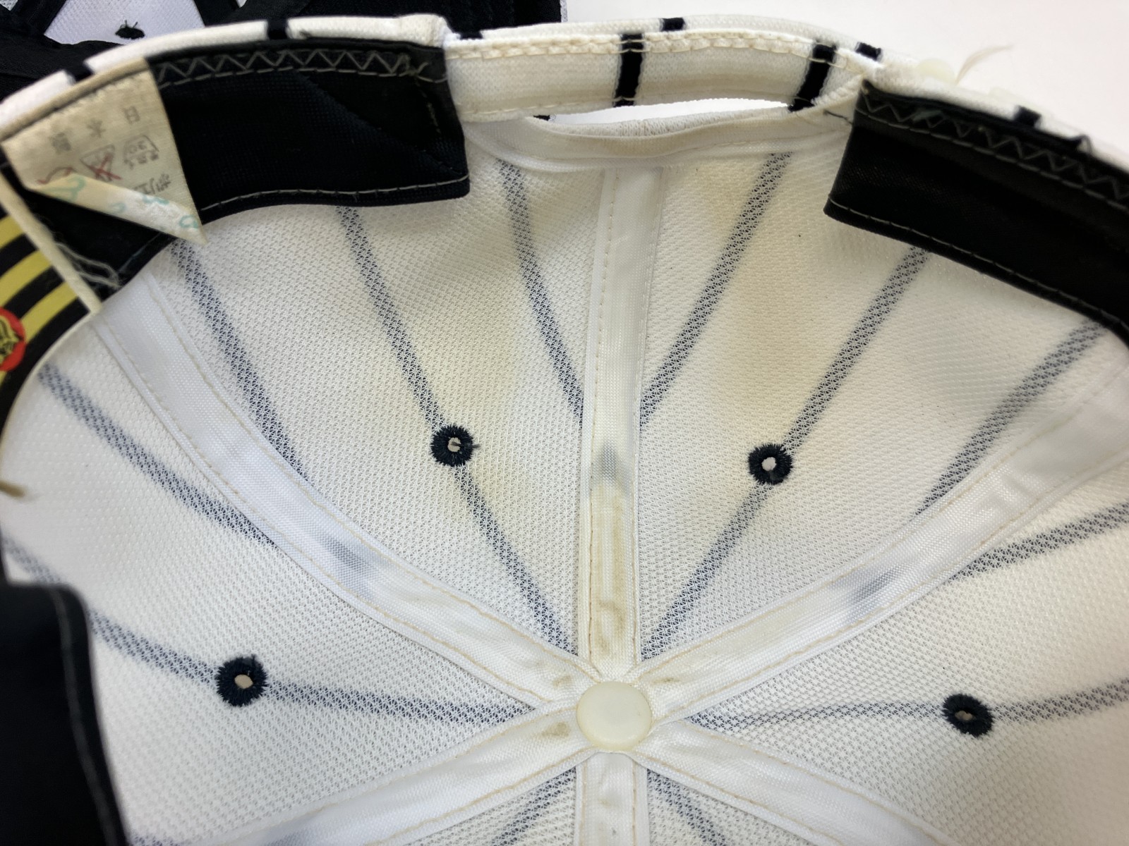 Hanshin Tigers 阪神タイガース 中央帽子 キャップ ブラック【中古】 ユニセックス Hanshin Tigers 阪神タイガース 中央帽子 キャップ ブラック【中古】 ユニセックス