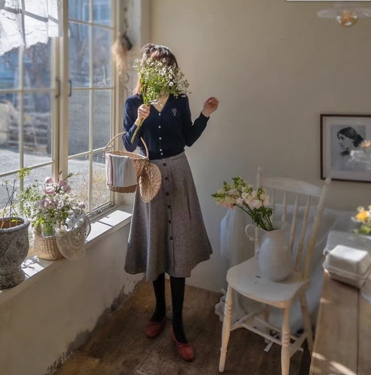 カレッジ風カーディガン ワンポイント入りニットセーター ４色展開 レディース セーター カーディガン 上着 ショート 長袖 萌袖 Vネック ストレート Iライン 刺繍 前開き ニット かわいい