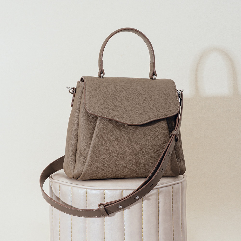 【本革 キーホルダーを贈る】韓国 トートバッグ ショルダーバッグ 斜めがけバッグ レディース 大容量 2way ショルダーバッグ 通勤 バッグ バック カバン 旅行バッグ 韓国ファッション ハンドバッ