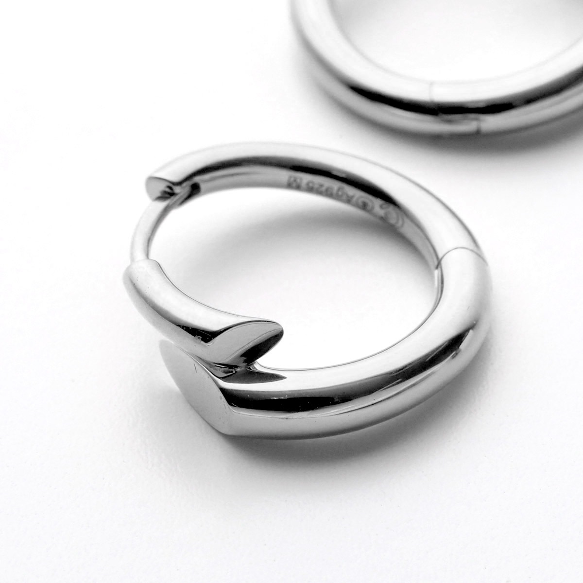 Charlotte Chesnais シャルロットシェネ フープピアス Creoles Biseau クレオール ビゾー 24BO130AR レディース アクセ】 Charlotte Chesnais シャルロットシェネ フープピアス Creoles Biseau クレオール ビゾー 24BO130AR レディース アクセ】