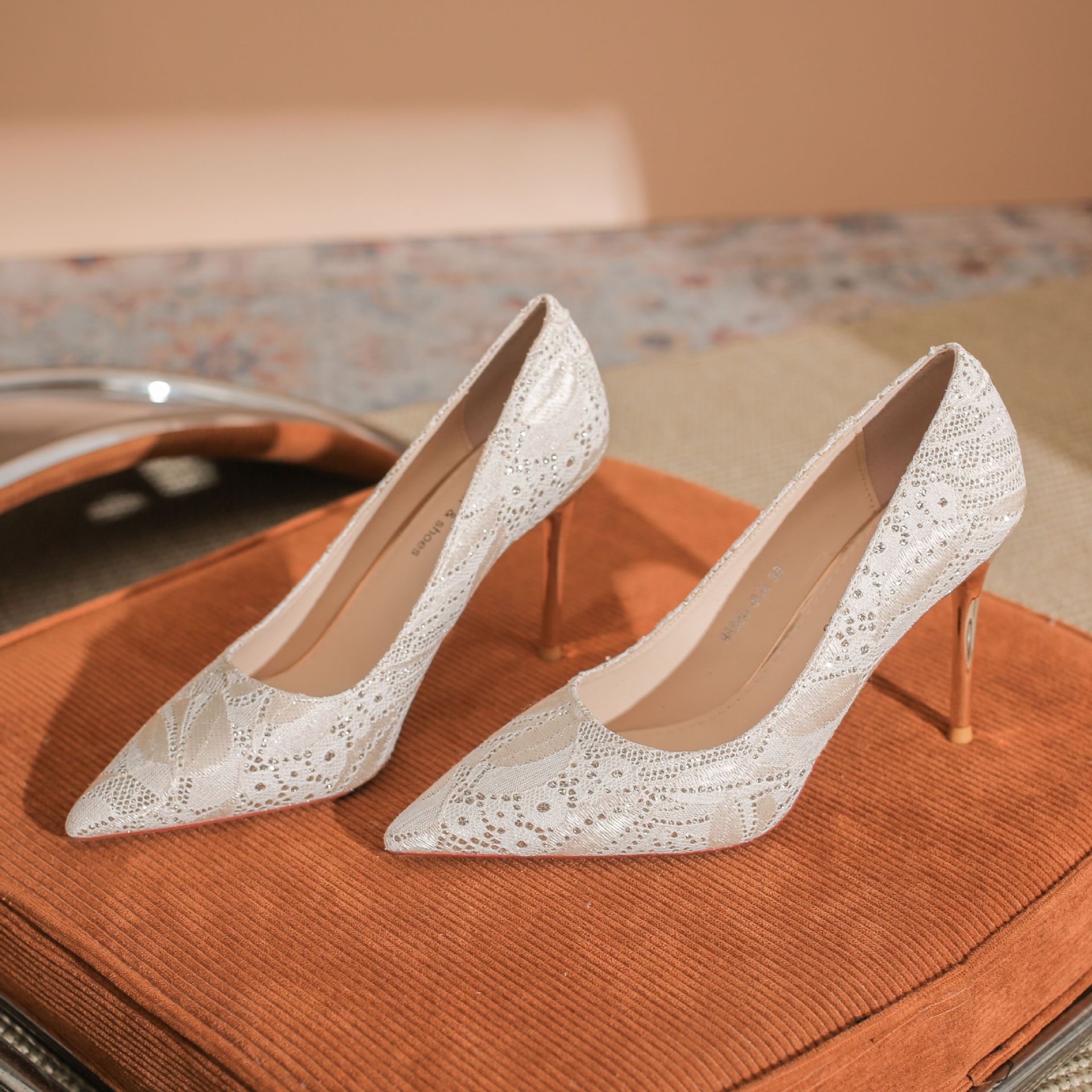 2025新作 パンプス レディース ポインテッドトゥ 歩きやすい7.5cmピンヒール 痛くない 走れる 白 オフィスシューズ スリッポン 疲れない 韓国ファッション パンプス準備したいレイング 2025新作 パンプス レディース ポインテッドトゥ 歩きやすい7.5cmピンヒール 痛くない 走れる 白 オフィスシューズ スリッポン 疲れない 韓国ファッション パンプス準備したいレイング