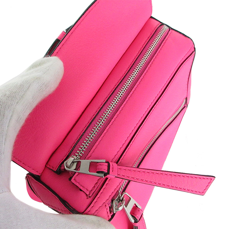 ロエベ LOEWE ボディバッグ パズル バムバッグ ミニ レザー ネオンピンク シルバー レディース s0429a ロエベ LOEWE ボディバッグ パズル バムバッグ ミニ レザー ネオンピンク シルバー レディース s0429a