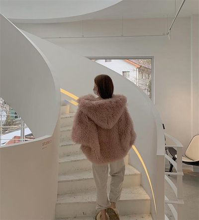 韓国ファッション 怠惰な風 ドルマンスリーブ フード付き フェイクフォックスファー ぬいぐるみコート 韓国ファッション 怠惰な風 ドルマンスリーブ フード付き フェイクフォックスファー ぬいぐるみコート