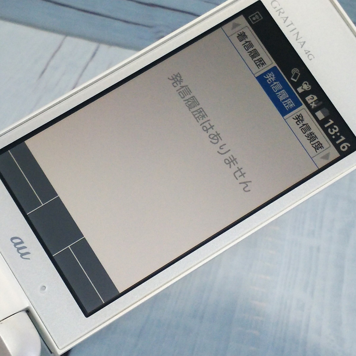 新古 美品 GRATINA 4G KYF31 ホワイト 白 ※箱無し 判定〇　①