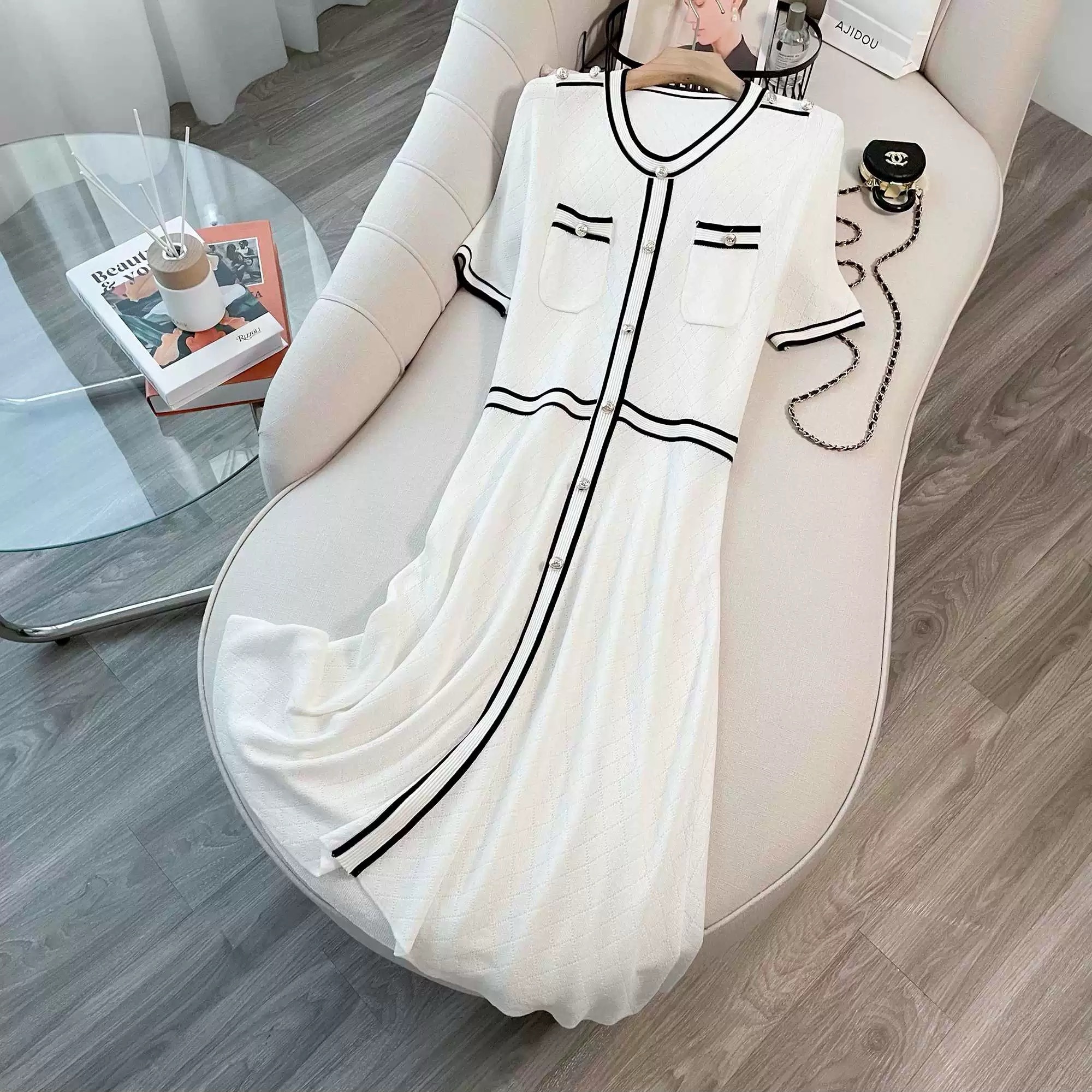 レディース ワンピース ニット サマーニット ニットワンピ 膝丈 ミドル丈 半袖 ラウンドネック Aライン フェミニン ハイウエスト ボタン バイカラー 配色 大人可愛い きれいめ シンプル 上品 レディース ワンピース ニット サマーニット ニットワンピ 膝丈 ミドル丈 半袖 ラウンドネック Aライン フェミニン ハイウエスト ボタン バイカラー 配色 大人可愛い きれいめ シンプル 上品