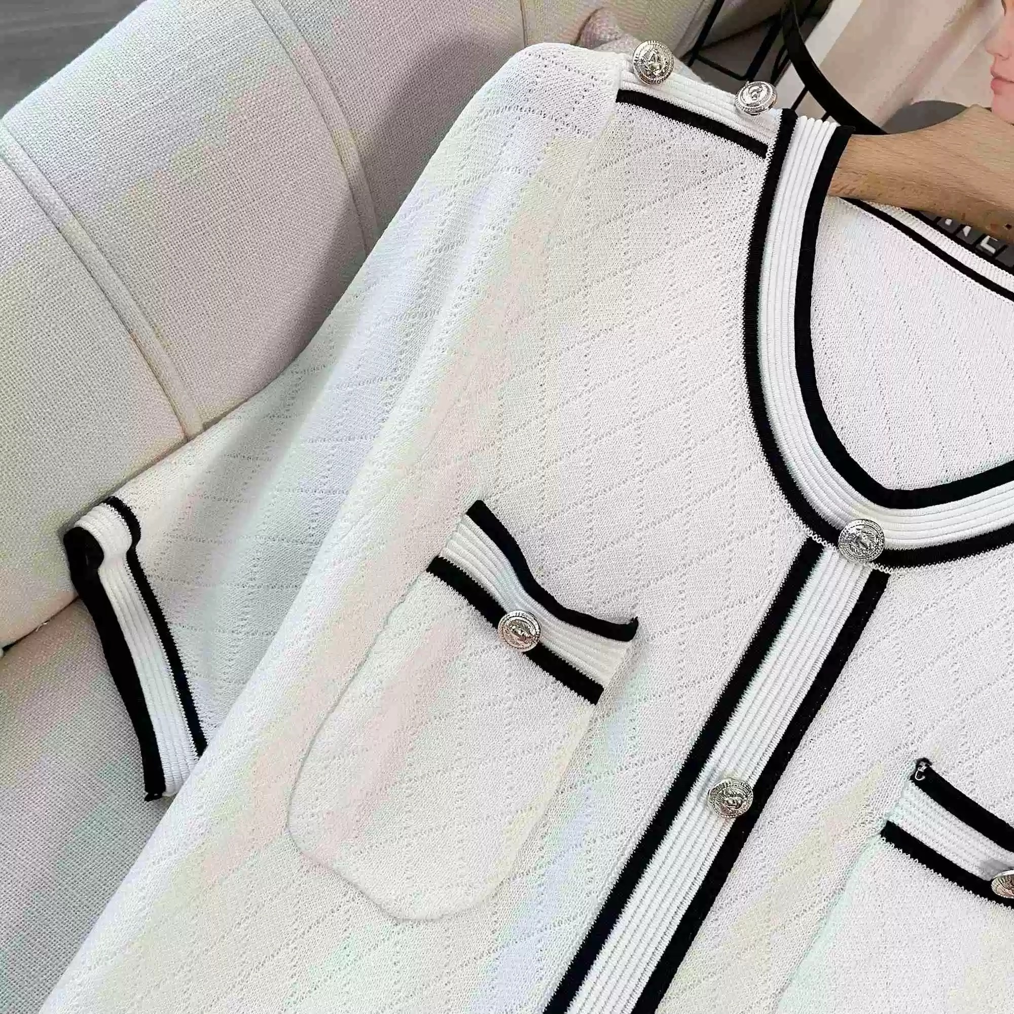 レディース ワンピース ニット サマーニット ニットワンピ 膝丈 ミドル丈 半袖 ラウンドネック Aライン フェミニン ハイウエスト ボタン バイカラー 配色 大人可愛い きれいめ シンプル 上品 レディース ワンピース ニット サマーニット ニットワンピ 膝丈 ミドル丈 半袖 ラウンドネック Aライン フェミニン ハイウエスト ボタン バイカラー 配色 大人可愛い きれいめ シンプル 上品