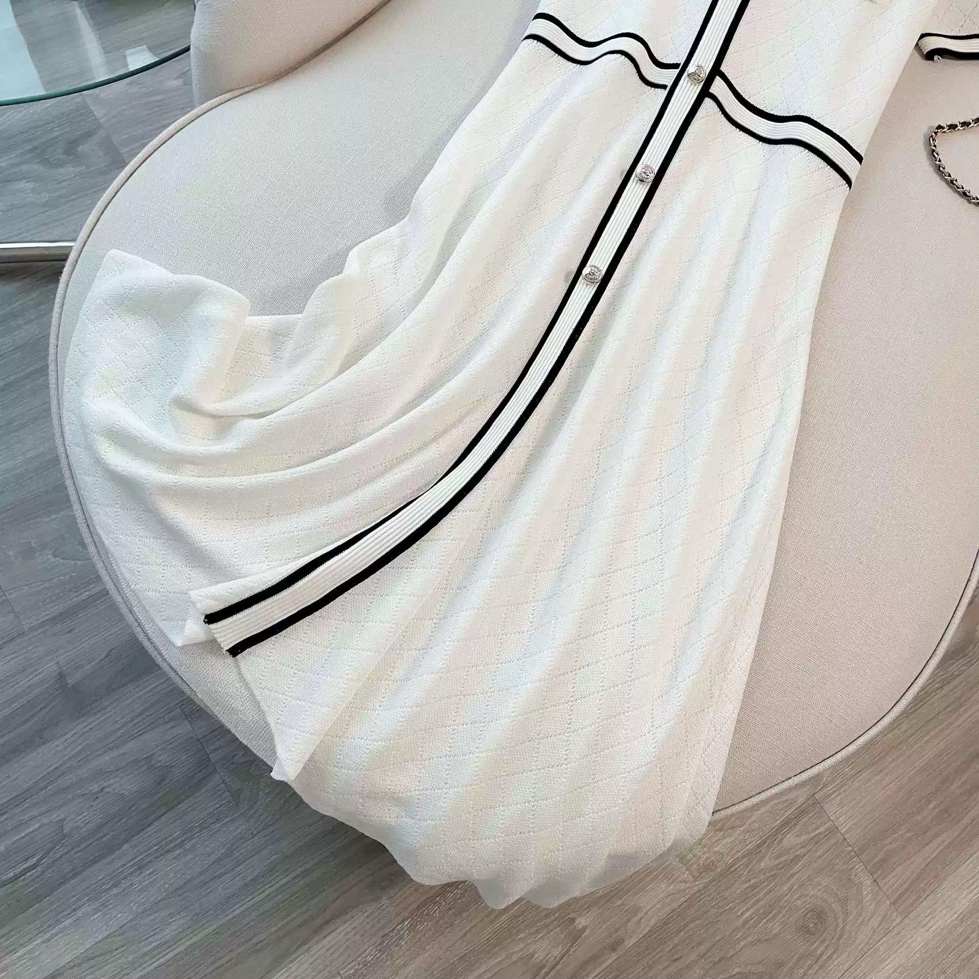 レディース ワンピース ニット サマーニット ニットワンピ 膝丈 ミドル丈 半袖 ラウンドネック Aライン フェミニン ハイウエスト ボタン バイカラー 配色 大人可愛い きれいめ シンプル 上品 レディース ワンピース ニット サマーニット ニットワンピ 膝丈 ミドル丈 半袖 ラウンドネック Aライン フェミニン ハイウエスト ボタン バイカラー 配色 大人可愛い きれいめ シンプル 上品