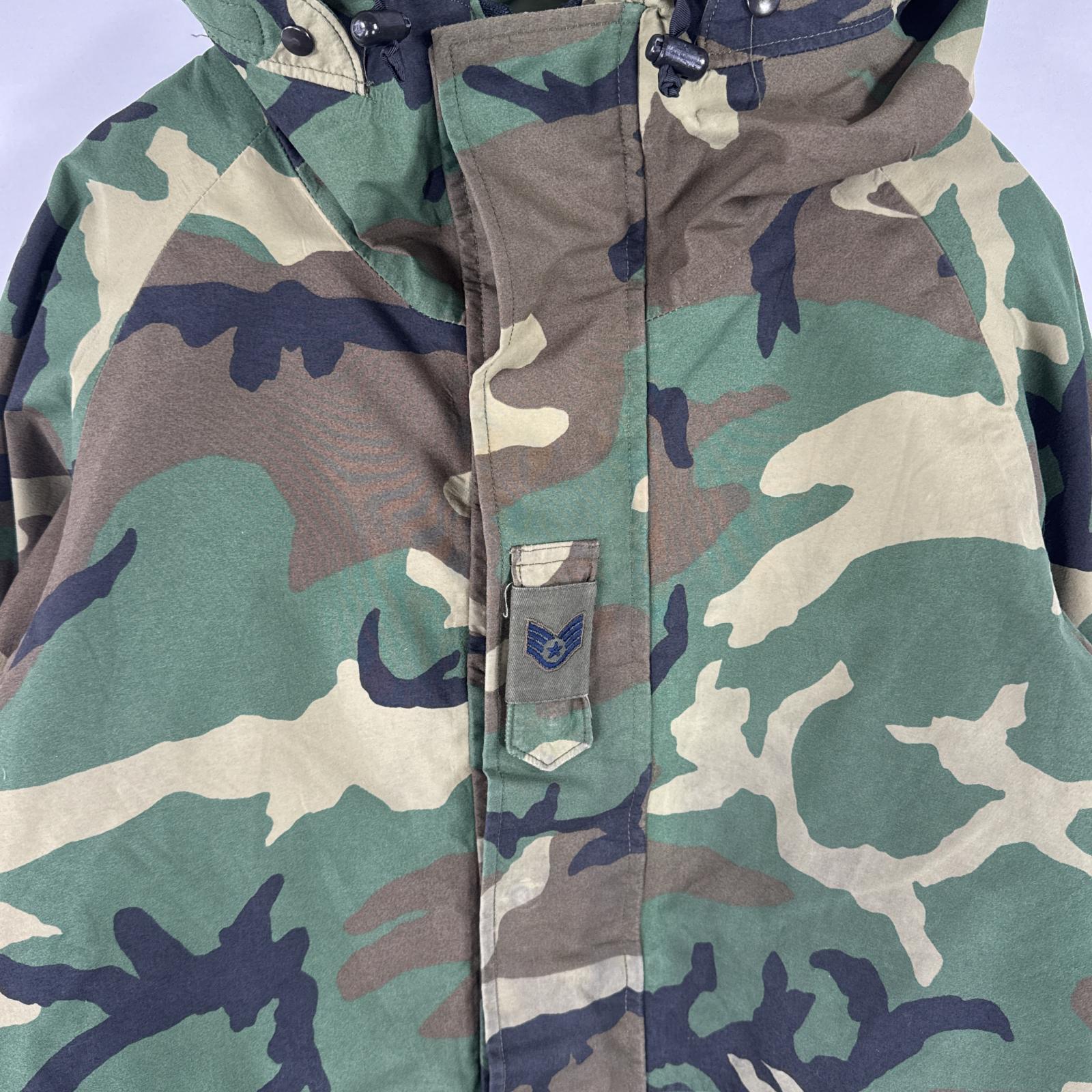 古着 ミリタリージャケット ECWCS GORE-TEX ウッドランドカモ ゴアテックス マウンテンパーカー 実物 米軍 迷彩 medium regular メンズ 古着 ミリタリージャケット ECWCS GORE-TEX ウッドランドカモ ゴアテックス マウンテンパーカー 実物 米軍 迷彩 medium regular メンズ