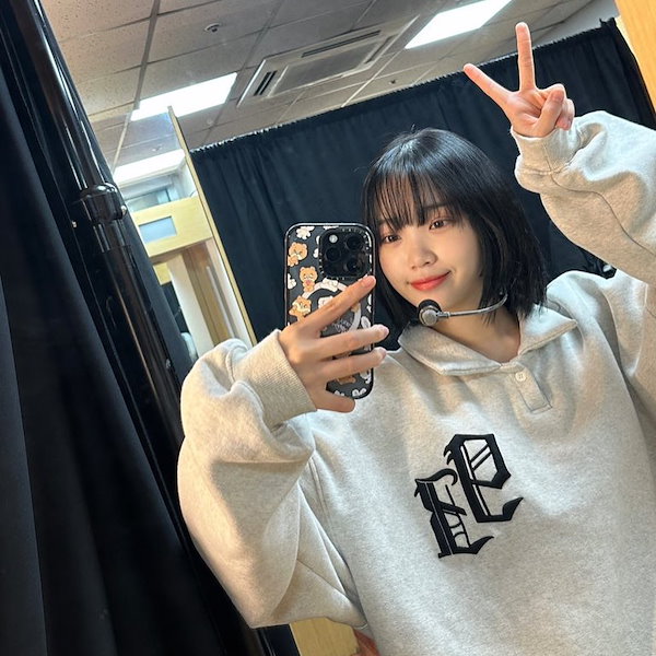 【LE SSERAFIM チェウォン着用】起毛/93 LOGO HALF ZIP-UP/韓国アイドル