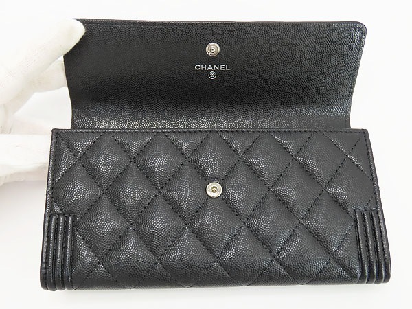 ほぼ新品シャネルマトラッセボーイシャネルキャビアスキン二つ折り長財布ブラックアンティークシルバー金具A80286