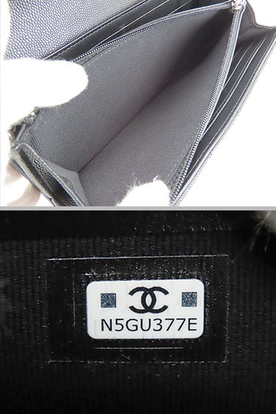 ほぼ新品シャネルマトラッセボーイシャネルキャビアスキン二つ折り長財布ブラックアンティークシルバー金具A80286