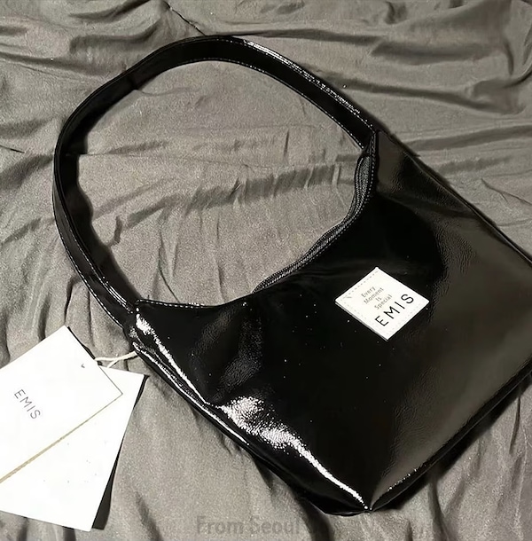 NEW Enamel Hobo ミニ ショルダーバッグ NEW ENAMEL HOBO BAG-BLACK - EMIS